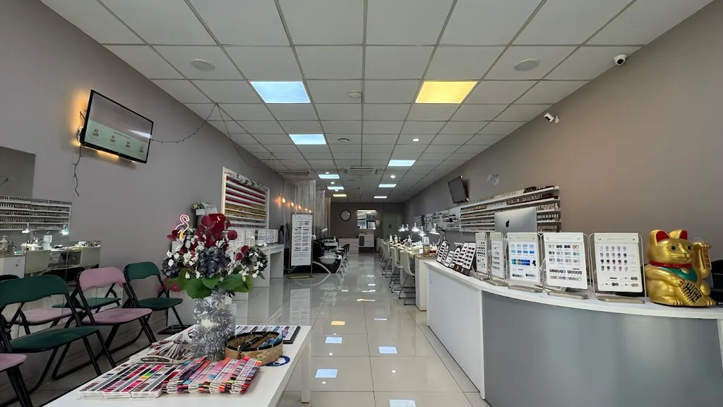 Flamingo Beauty - Luxury Nails in Reading — Nail salon in Reading